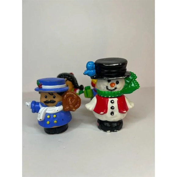 Fisher-Price Little People Christmas Tree Lighting Playset 4-7 Years - Picture 9 of 12